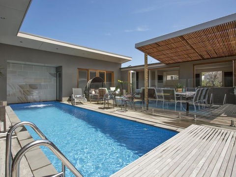 Tarakan Escape Sorrento - Swimm 0