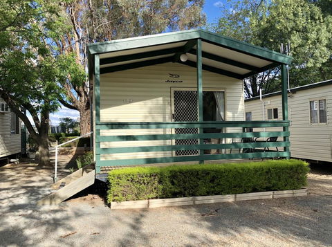 Tatura Cabin & Caravan Park - Renee 0