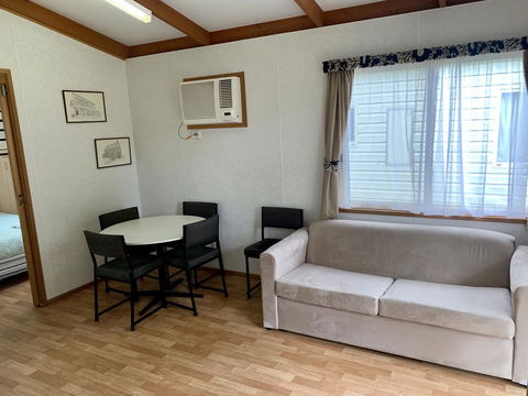 Tatura Cabin & Caravan Park - Renee 2