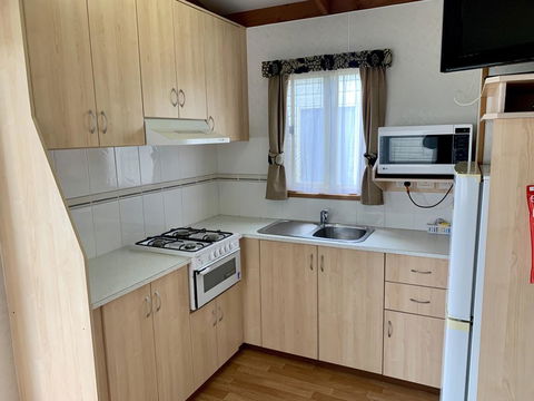 Tatura Cabin & Caravan Park - Renee 3