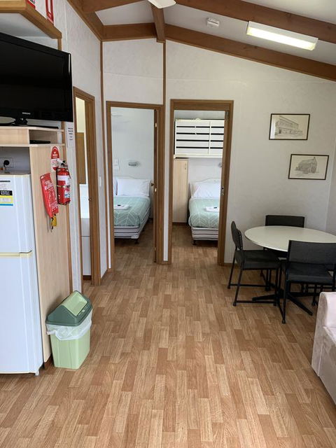 Tatura Cabin & Caravan Park - Renee 1