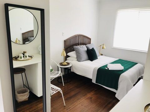 Tea Gardens Hotel - Internet Find 2