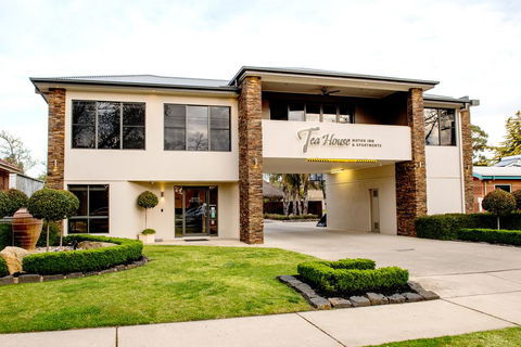 Tea House Motor Inn - Renee 0
