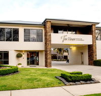 Tea House Motor Inn - Internet Find