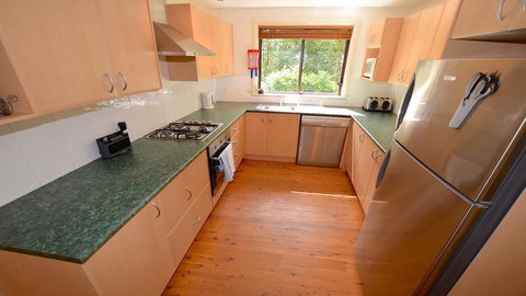 Teach Na Cairde - House Of Friends - Internet Find 3