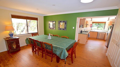 Teach Na Cairde - House Of Friends - Internet Find 2