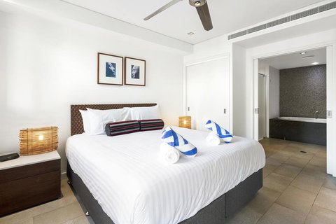 Temple 304 Modern Spacious Palm Cove Resort - Renee 3