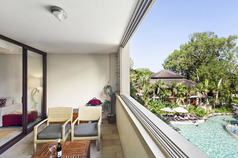 Temple 304 Modern Spacious Palm Cove Resort - Renee 1