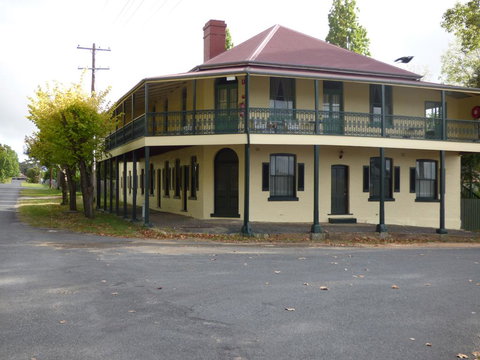 Tenterfield Lodge - Qld Realsetate 1
