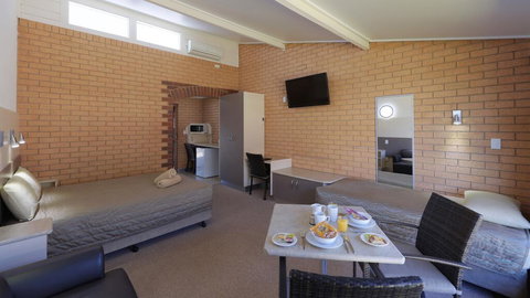 Tenterfield Motor Inn - Qld Realsetate 3