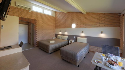 Tenterfield Motor Inn - Qld Realsetate 1