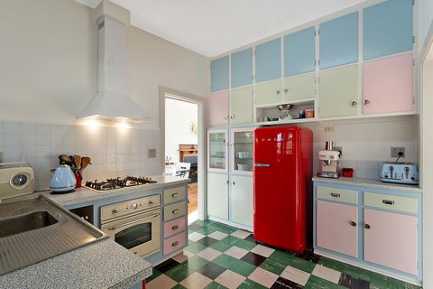 The 50's Beach House - Renee 2