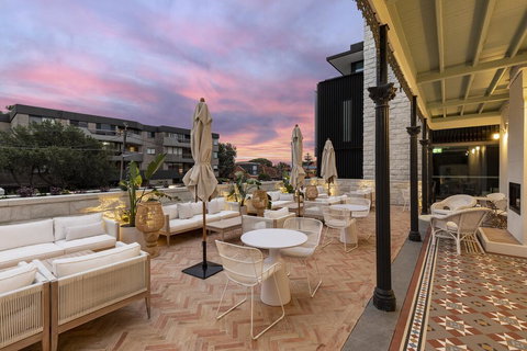 The Albert Mosman - Renee 2