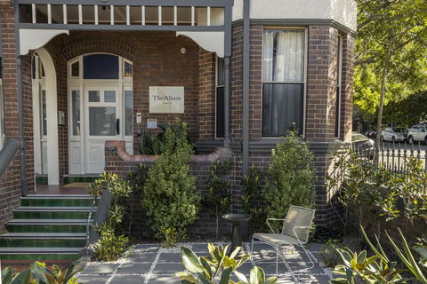 The Alison Randwick - Renee 1