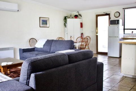 The Apartment - Moyston - Renee 0