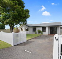 THE ASHMAN HOUSE - modern and close to town - Renee