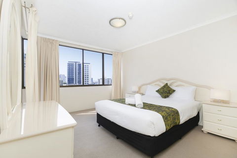The Astor Apartments - Swimm 3