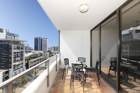 The Astor Apartments - Swimm 2