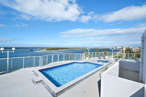 The Atrium Resort - Swimm 2