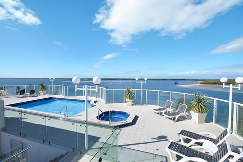 The Atrium Resort - Swimm 0
