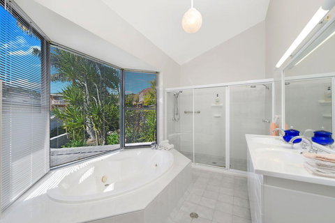 The Atrium, 11 Kentia Close - Renee 3