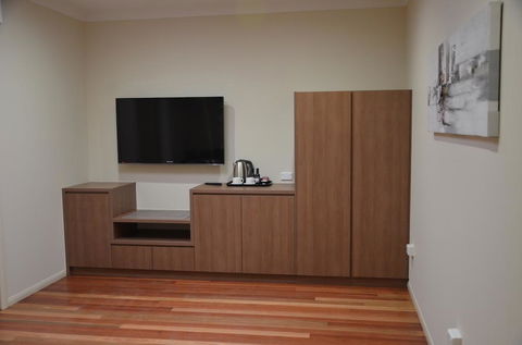The Australian Hotel Motel - Renee 3