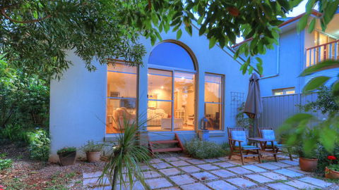 The Avenue At Montville Luxury Cottage - Petrol Stations 1