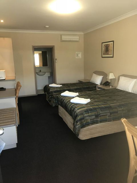The Bakehouse Motel - Renee 1