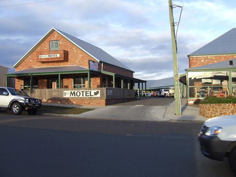 The Bakehouse Motel - Renee 0