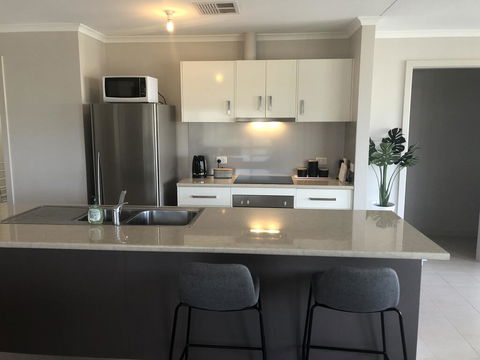 The Baltimore - Family Home Getaway - Petrol Stations 0