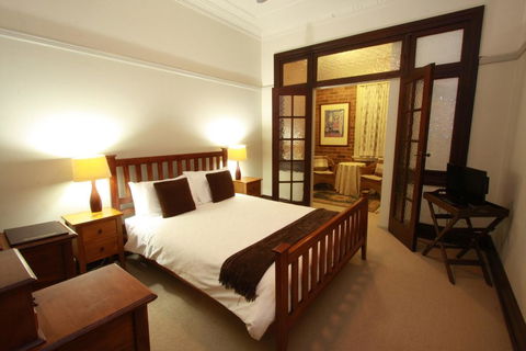 The Bank Guesthouse - Internet Find 2