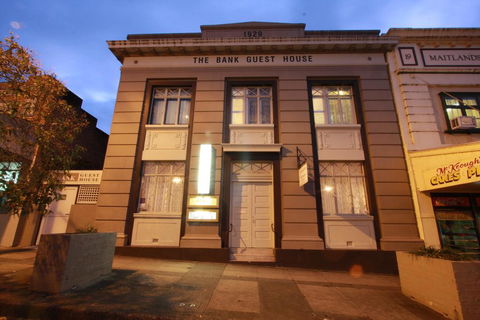 The Bank Guesthouse - Internet Find 1