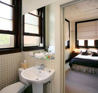 The Bank Guesthouse - Internet Find