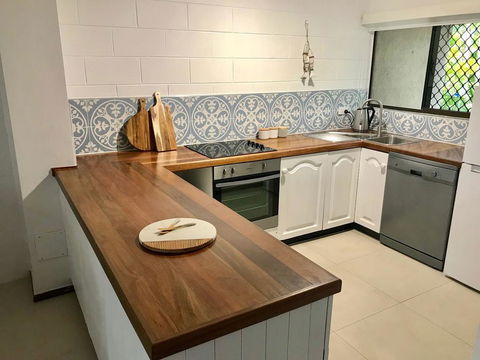 The Barefoot Beach Cottage - Renee 1