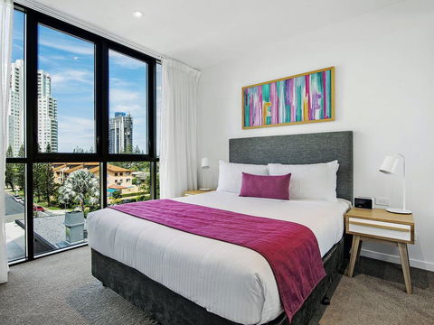 The Beach Broadbeach Private 2 Bedroom Apartment - Petrol Stations 2