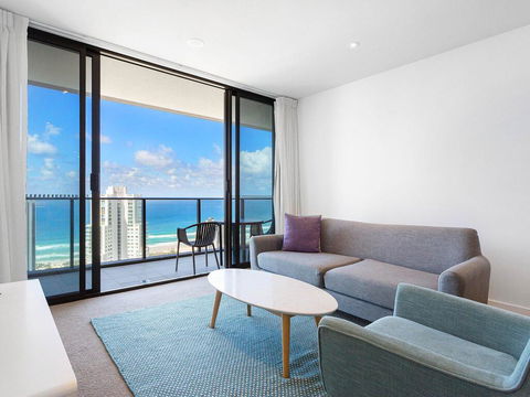 The Beach Broadbeach Private 2 Bedroom Ocean View - Petrol Stations 1