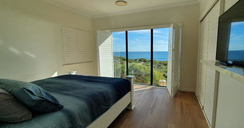 The Beach House - Port Bouvard - Renee 2