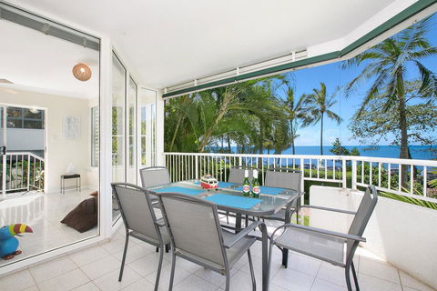 The Beach House 3BR Waterfront Apartment, Own WIFI - Qld Realsetate 1