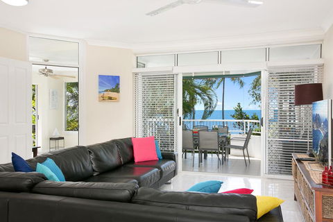 The Beach House 3BR Waterfront Apartment, Own WIFI - Qld Realsetate 2