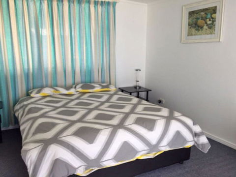The Beach House' 169 Soldiers Point Road - Right On The Waterfront - Renee 2
