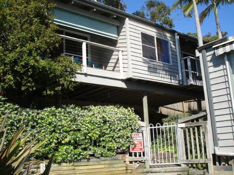 The Beach Hut Avoca Beach NSW - Petrol Stations 0