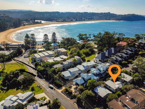 The Beach Hut Avoca Beach NSW - Petrol Stations 1
