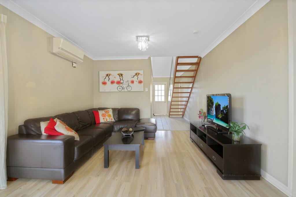 Narrabarba NSW Renee