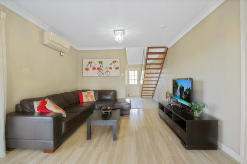 The Beach Retreat Eden - Swimm 0