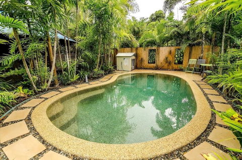 The Beach Shack - Koda Beach Bungalow 1 - Petrol Stations 1