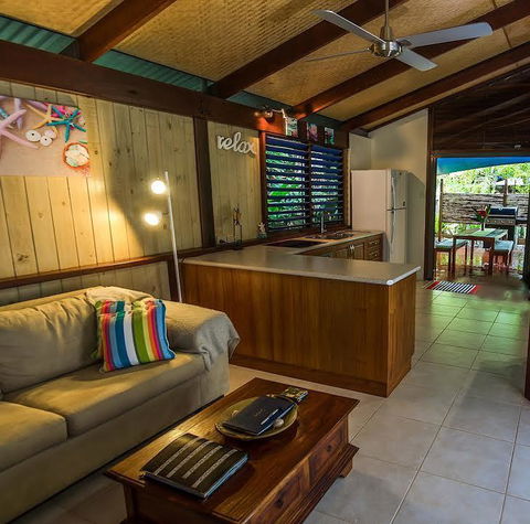 The Beach Shack - Koda Beach Bungalow 1 - Petrol Stations 3