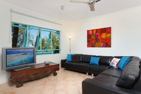 The Beach Shack 3BR Waterfront Resort, Own WIFI - Qld Realsetate 3