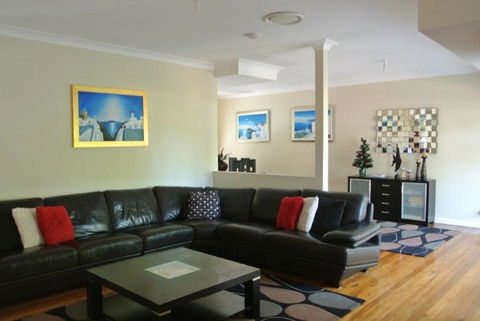 The Beach Townhouse - Internet Find 3