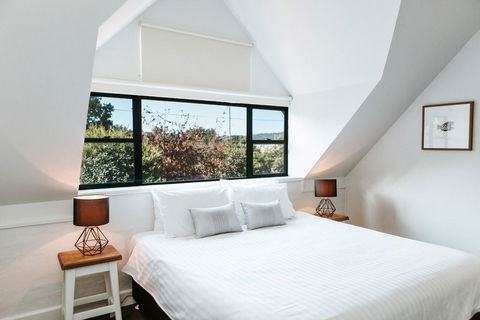 The Berry Inn - Renee 0