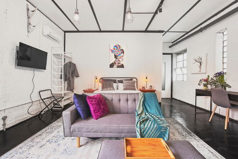 The Blender Loft - Renee 0